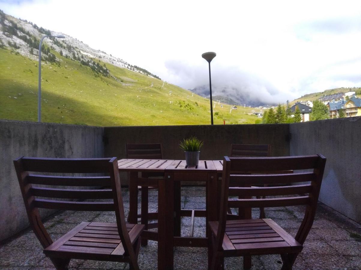 Apartamentos Pirineos Rent Candanchú Екстериор снимка