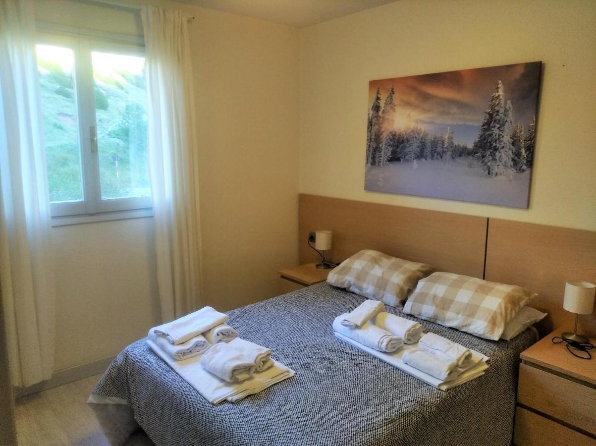 Apartamentos Pirineos Rent Candanchú Екстериор снимка
