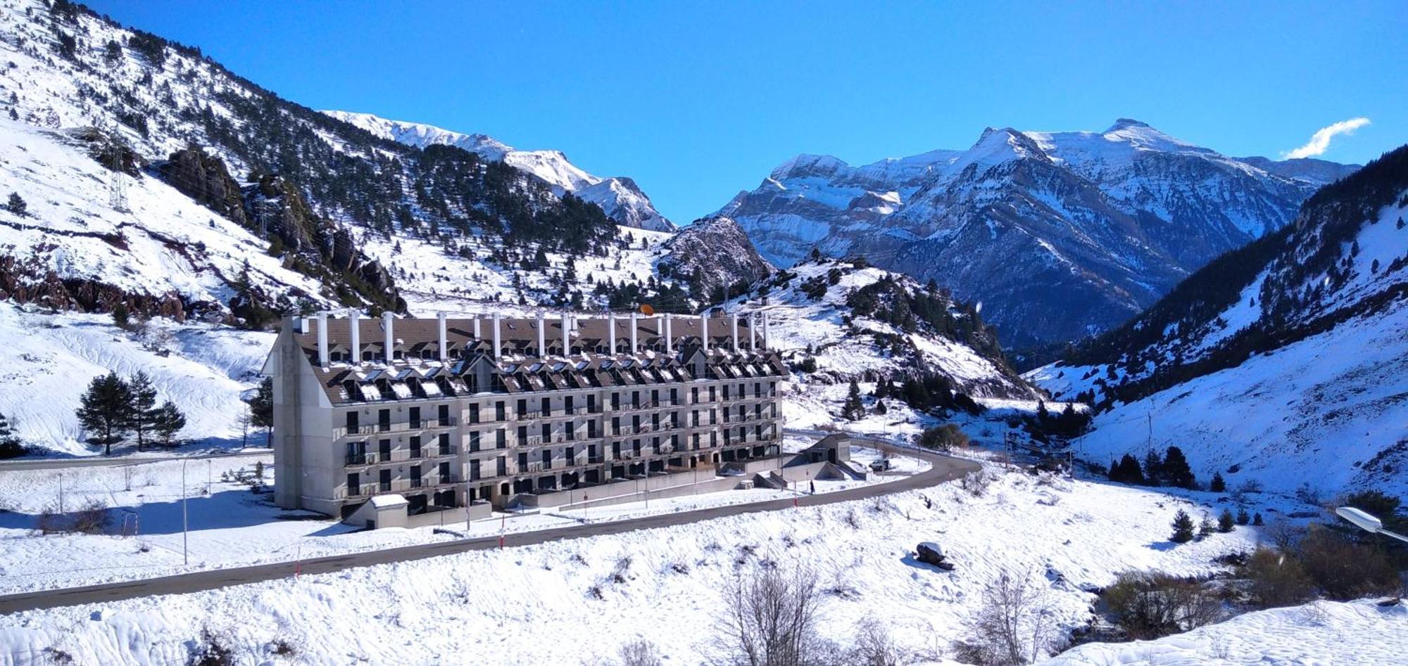 Apartamentos Pirineos Rent Candanchú Екстериор снимка