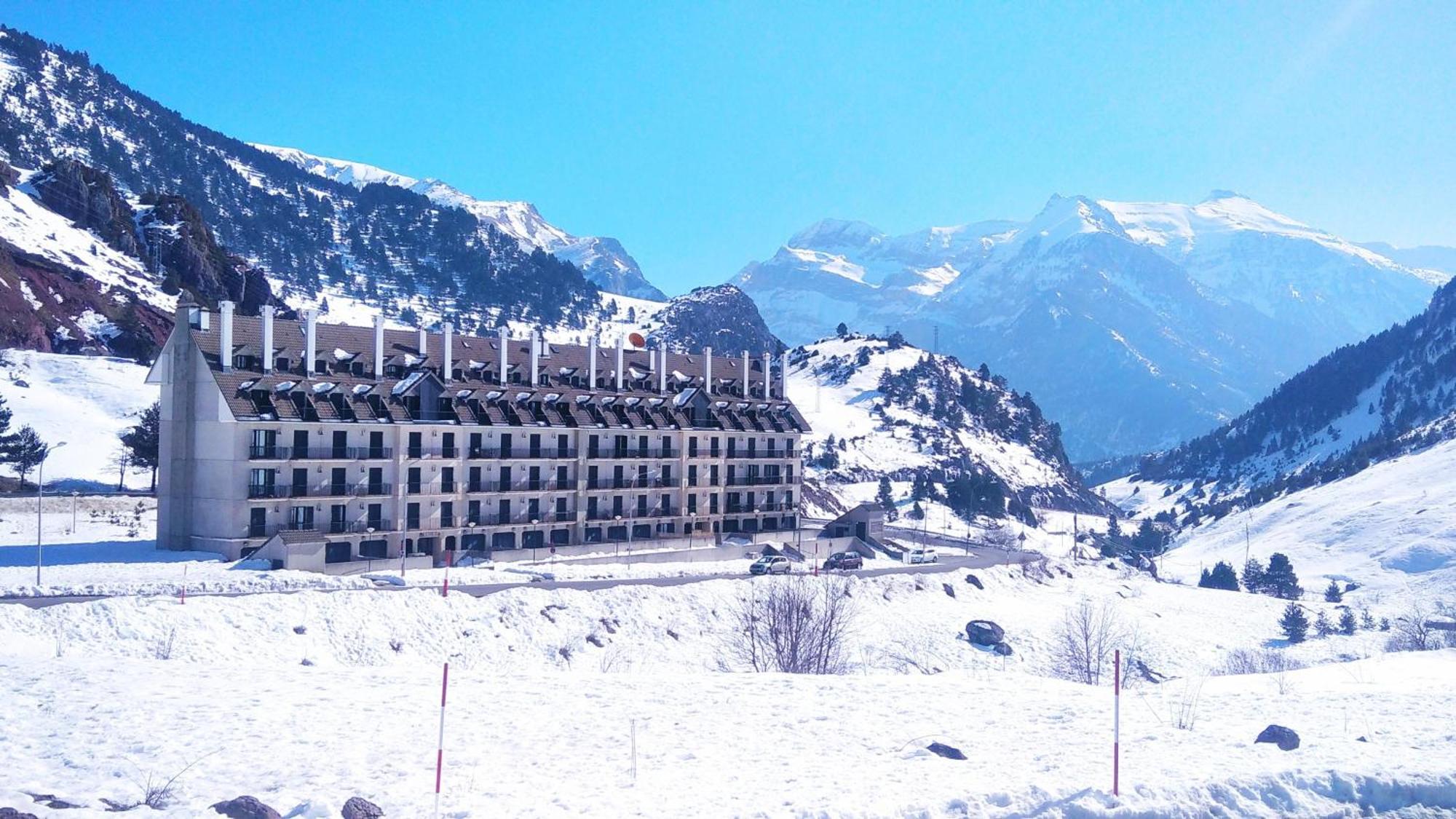 Apartamentos Pirineos Rent Candanchú Екстериор снимка